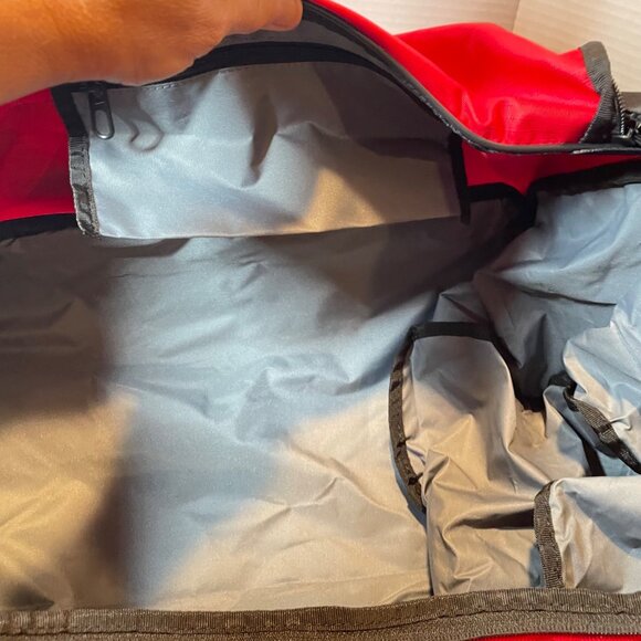 Nike Red & Black Duffle Bag With White Logo 2503 Cu In Capacity Durable Polyeste - Picture 3 of 16